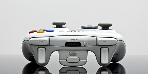 Gaming hand console
